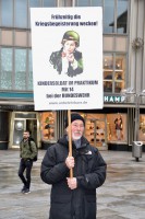 /album/protest-gegen-den-militargottesdienst-im-kolner-dom-am-17-januar-2019/a20190117-milgd-koeln-foto-intveen-20-jpg1/